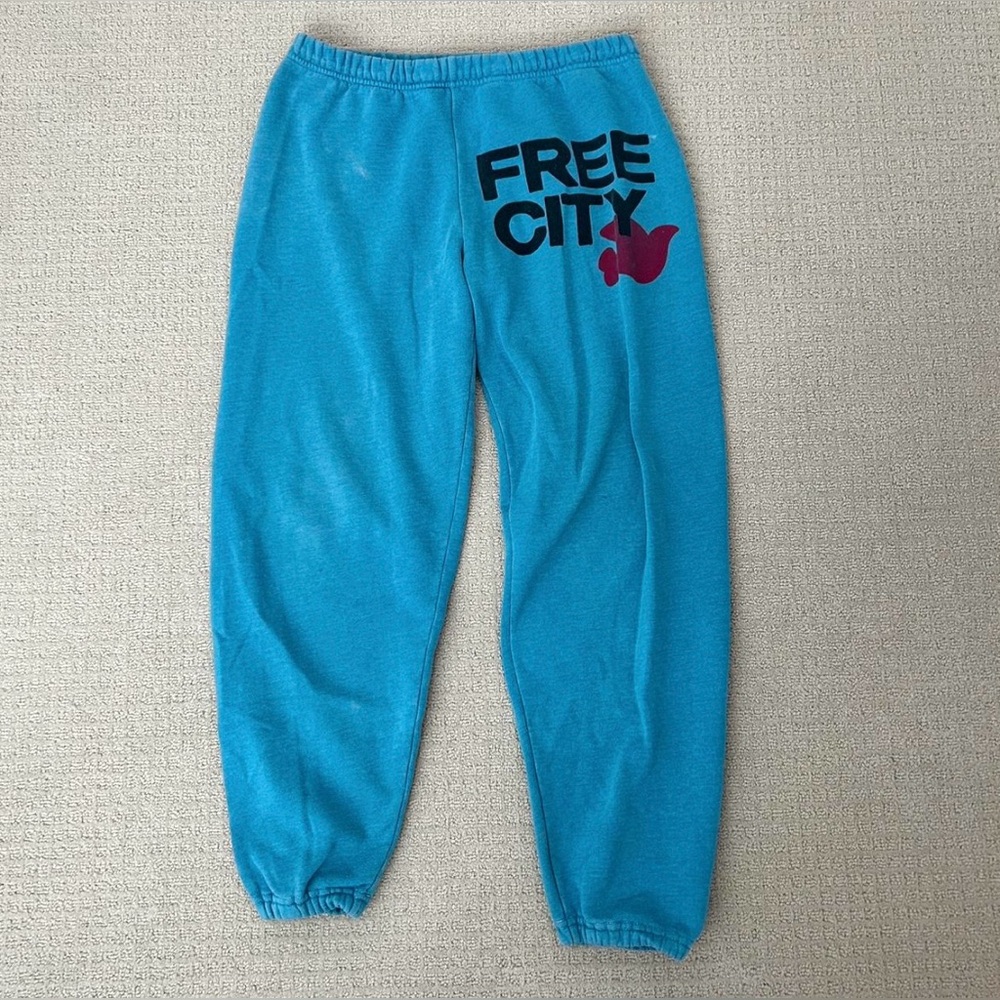 FREECITY blue sweatpants with purple and black print